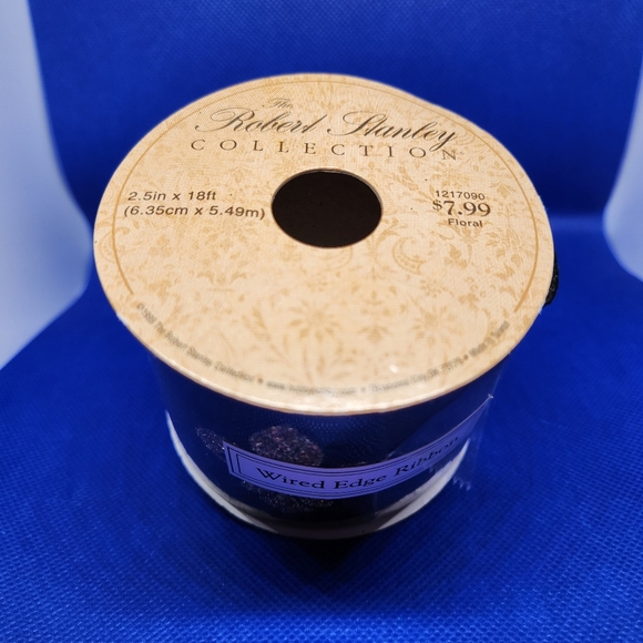 Premium Glitter Gold Fleur de Lis on Black Wired Ribbon 2½in X 18ft - Picture 2 of 3